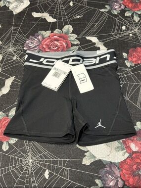NWT Nike Air Jordan Women's 5" Compression Training Shorts FB4623-010 Size XS